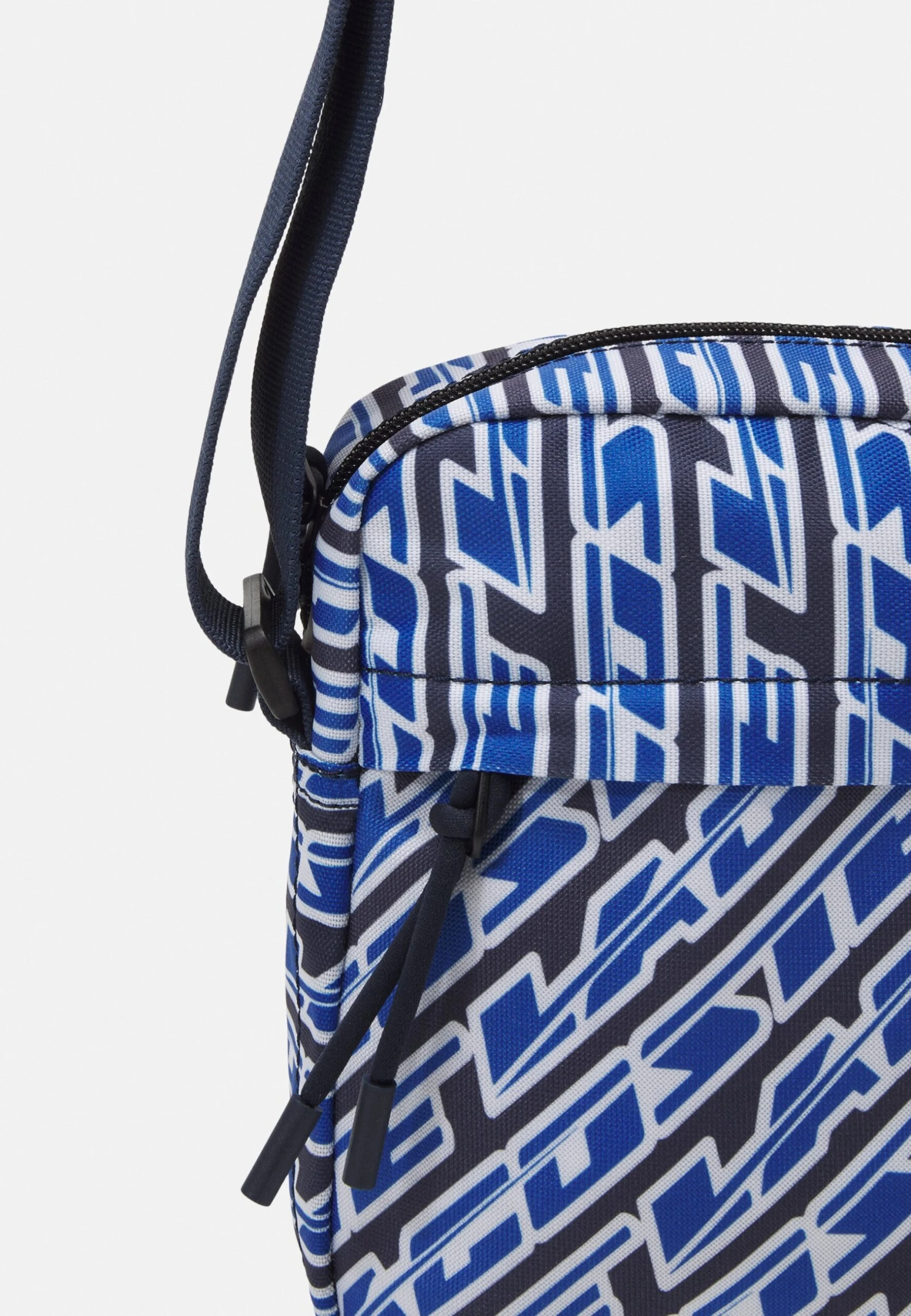 Lacoste Neocroc Seasonal Unisex - Sac Bandoulière - Mono Royaume/Blanc 4 Lacoste Neocroc Seasonal Unisex - Sac Bandoulière - Mono Royaume/Blanc – Image 4