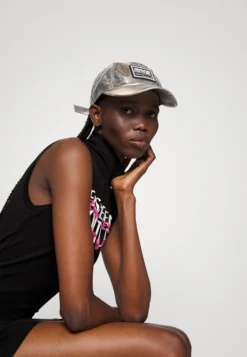 Versace Jeans Couture Robe En Jersey - Black -Vêtements Pour Femmes Magasin 585675f8eae141848e026b99f2aae82e scaled