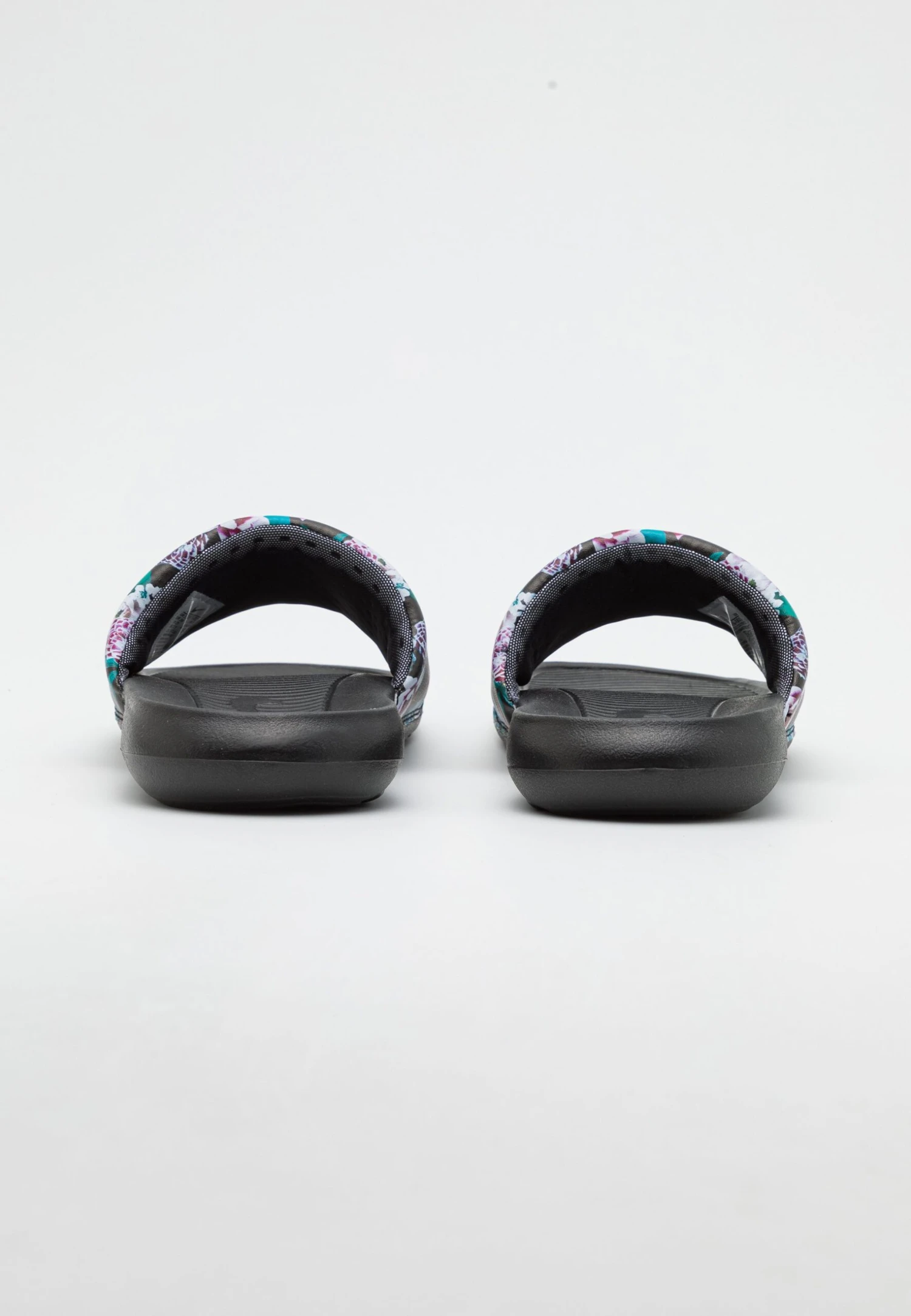 Nike Sportswear Victori One Slide - Mules - Black/White 3 Nike Sportswear Victori One Slide - Mules - Black/White – Image 3