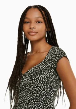 BERSHKA Printed Short Sleeves With Neckline–Mini - Robe De Jour - Black 9 BERSHKA Printed Short Sleeves With Neckline–Mini - Robe De Jour - Black -Vêtements Pour Femmes Magasin 701d35761f8e4b5594b786d6de2d7cd0 scaled