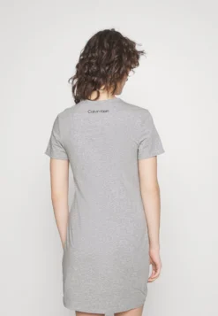 CALVIN KLEIN UNDERWEAR Nightdress - Chemise De Nuit / Nuisette - Grey Heather -Vêtements Pour Femmes Magasin 92e92eae766441be8f6f5297355fe852 scaled