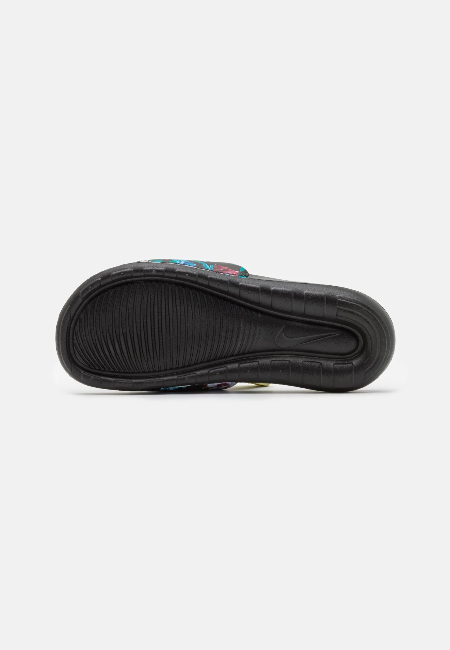 Nike Sportswear Victori One Slide - Mules - Black/White 4 Nike Sportswear Victori One Slide - Mules - Black/White – Image 4